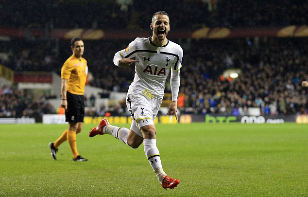 意甲三分制时代，斯帕莱蒂是第二位率队参加过三大德比的主帅（意甲实行三分制以来，斯帕莱蒂是第二位带队出战三大德比的主帅）