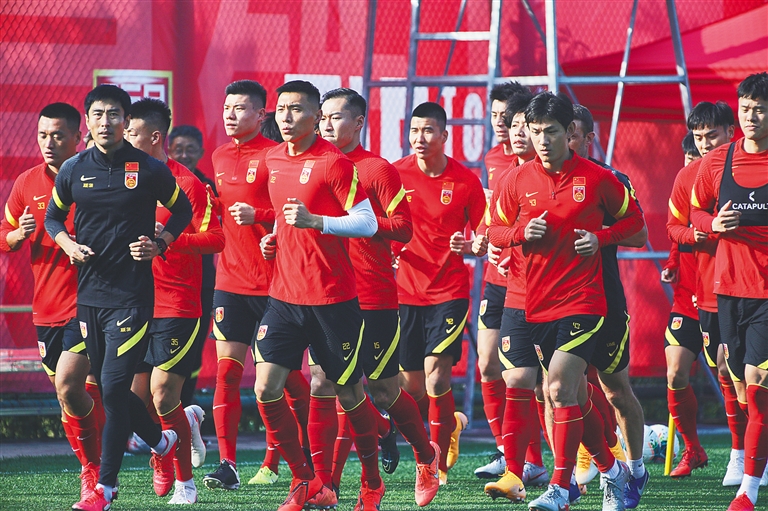 骑士vs勇士前瞻：两队伤兵满营，阵容齐整度决定走向（骑士对勇士前瞻：伤病困扰难消，阵容完整度或成胜负关键）