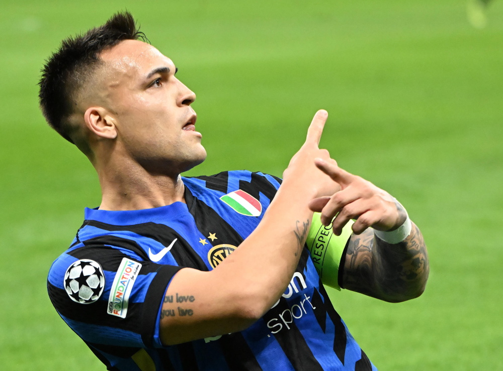 穆帅：今天胜利的功劳属于球员们，要说谁比谁更好是不公平的（穆帅：胜利属于球员，讨论谁更出色不公平）