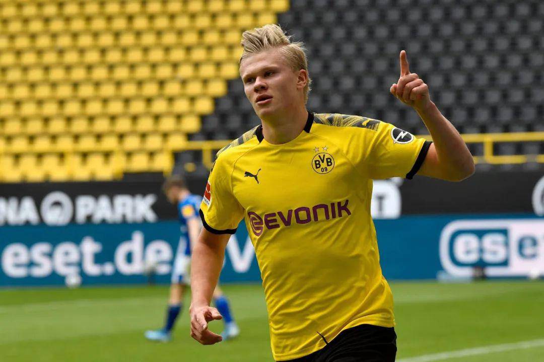 波兰11月世预赛大名单：莱万领衔，泽林斯基、皮扬特克在列（波兰公布11月世预赛名单：莱万压阵，泽林斯基、皮扬特克入选）