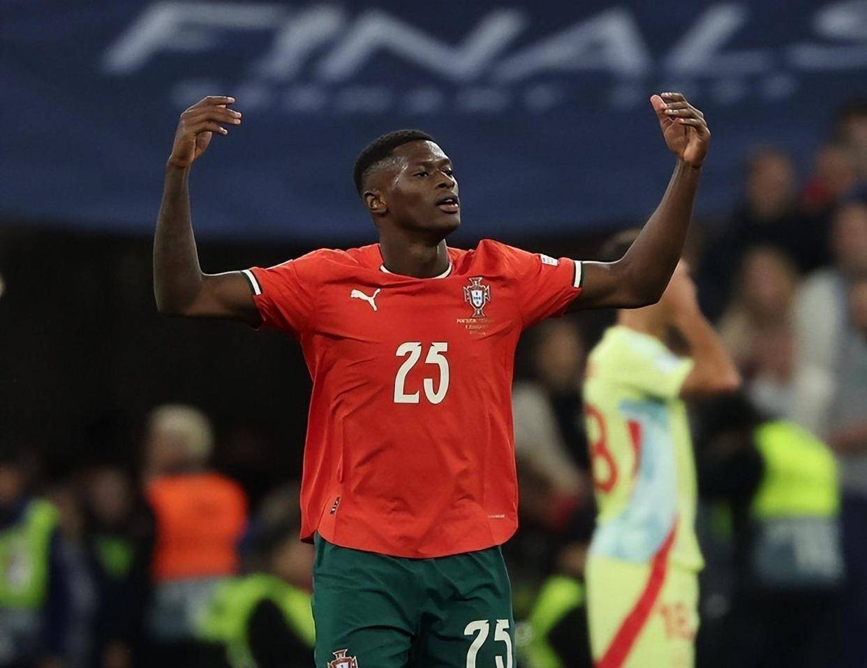 阿莱格里：赢德比是因为门将发挥的运气？门将又不能互换（阿莱格里反驳：德比赢球全凭门将运气？门将又不能互换）