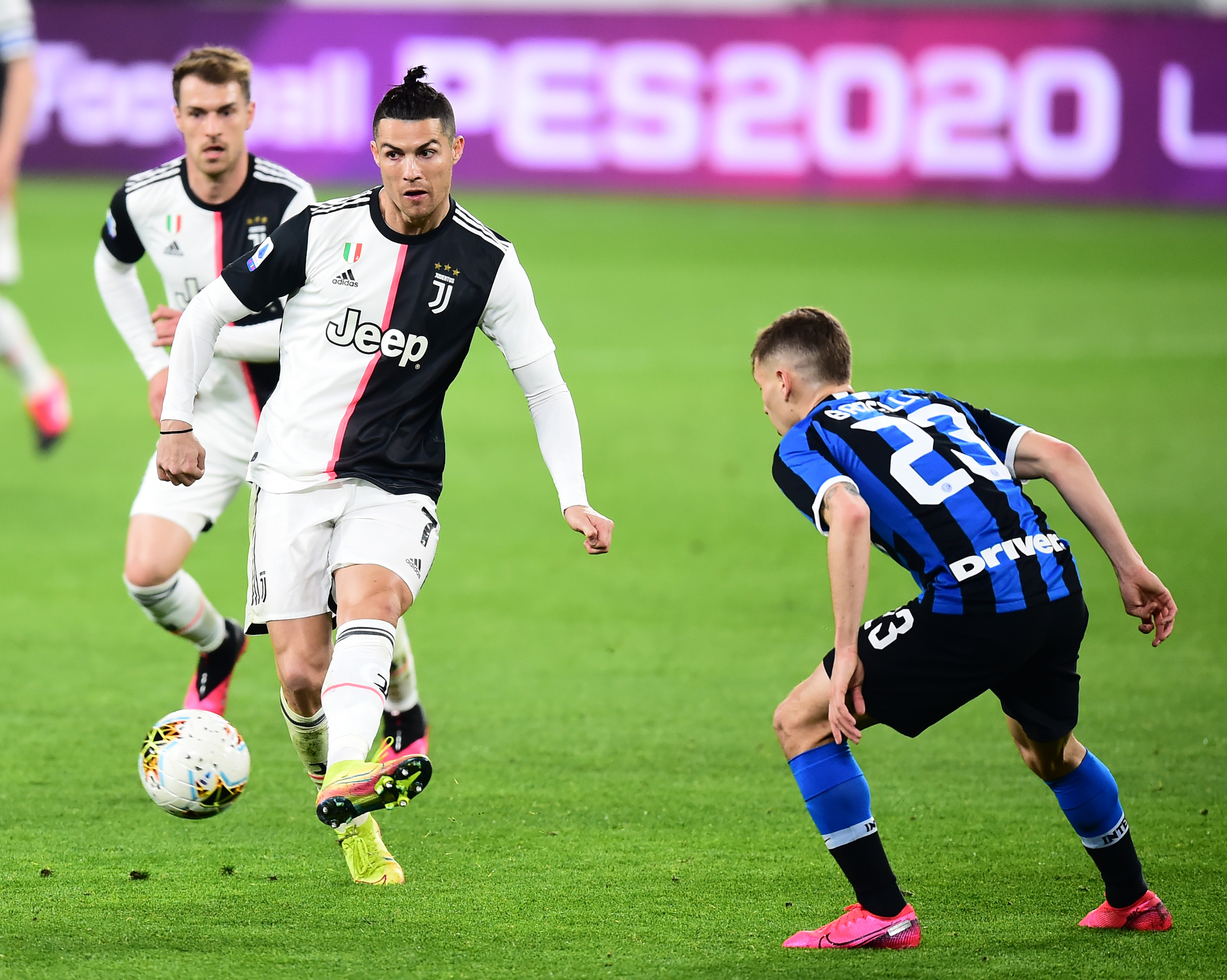 英格兰U21队11月大名单：里科-刘易斯、小贝林、吉滕斯入选（英格兰U21公布11月名单：里科-刘易斯、小贝林、吉滕斯在列）