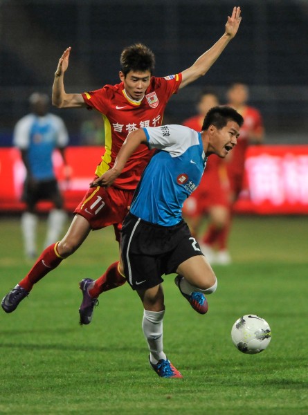 巴萨瞄准德国铁卫！弗里克亲信施洛特贝克或成新援（巴萨锁定德国中卫？弗里克爱将施洛特贝克有望加盟）