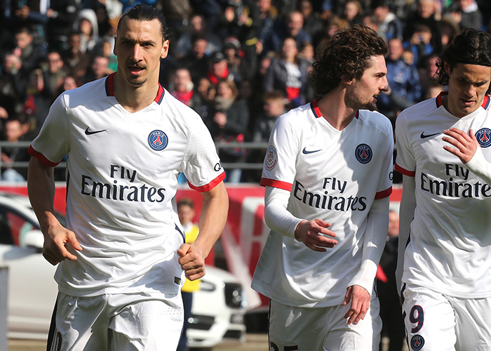 阿莫林质疑曼联青训引爆矛盾，遭年轻球员社交媒体回击（阿莫林质疑曼联青训引风波，年轻球员社媒发声反击）