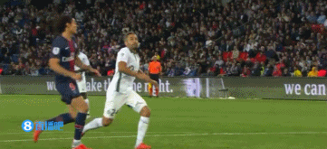 萨拉赫无缘利物浦欧冠名单，斯洛特称俱乐部必须作出回应；此前萨拉赫因未首发炮轰球队