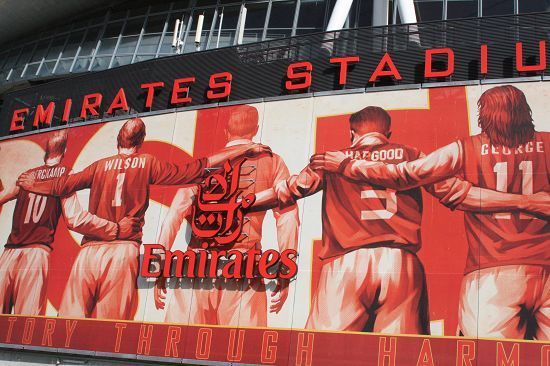 廉颇老矣？四旬老汉詹姆斯半场9投2中，仅得4分2板2助攻（岁月不饶人？四旬詹姆斯半场命中率低迷，9投2中仅取4分2板2助）