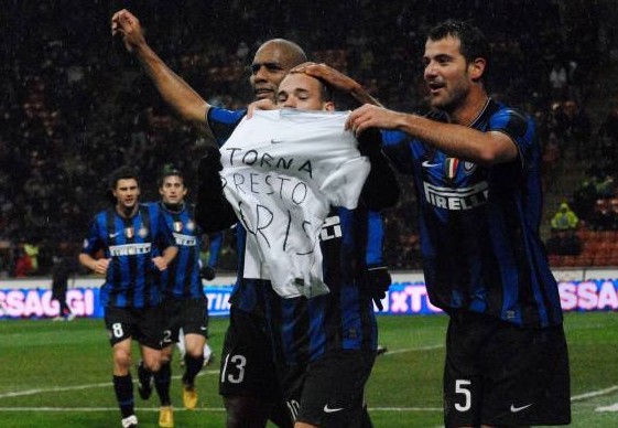 红牌出现 比赛形势急转直下（红牌一出，战局瞬间失衡）