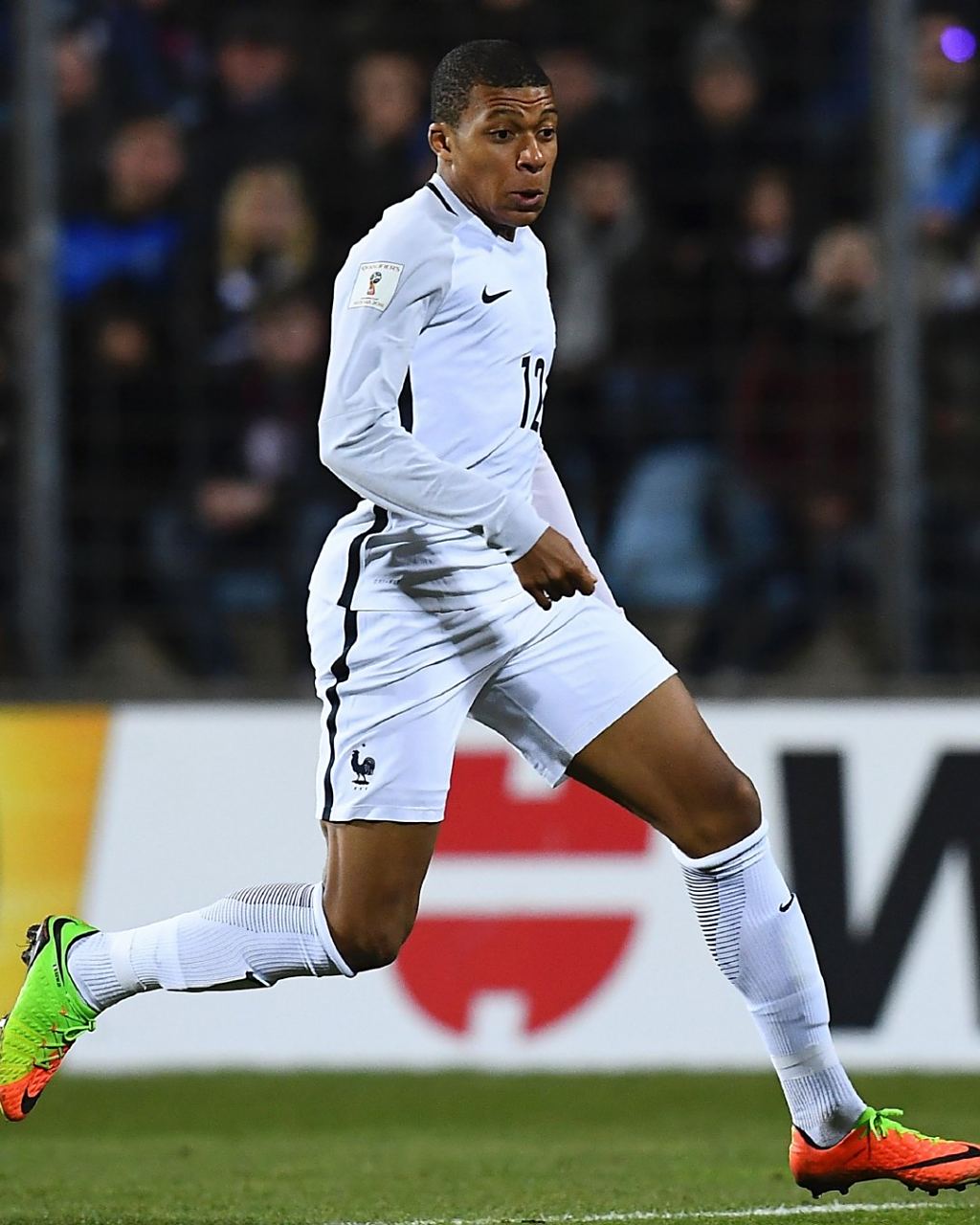 每体：巴萨发现约100名会员涉及欧冠对法兰克福门票转售问题（每体：巴萨查出近百名会员涉欧冠战法兰克福门票转售）